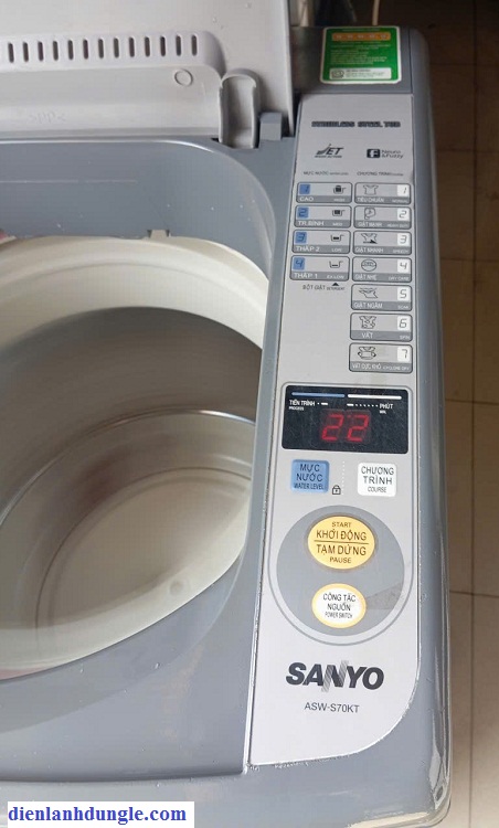 MÁY GIẶT CŨ 7-KG-SANYO